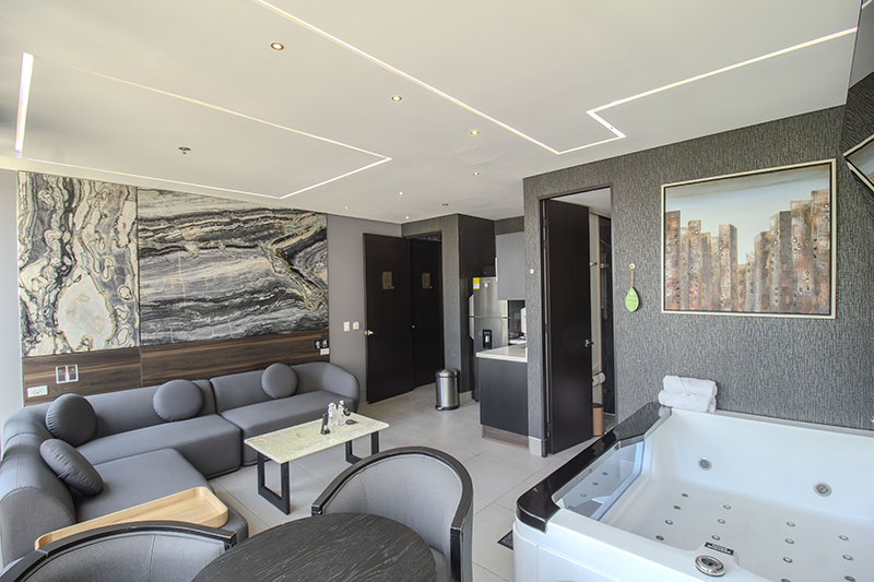 excelsior-suite-room-401-jacuzzi-lounge-area2