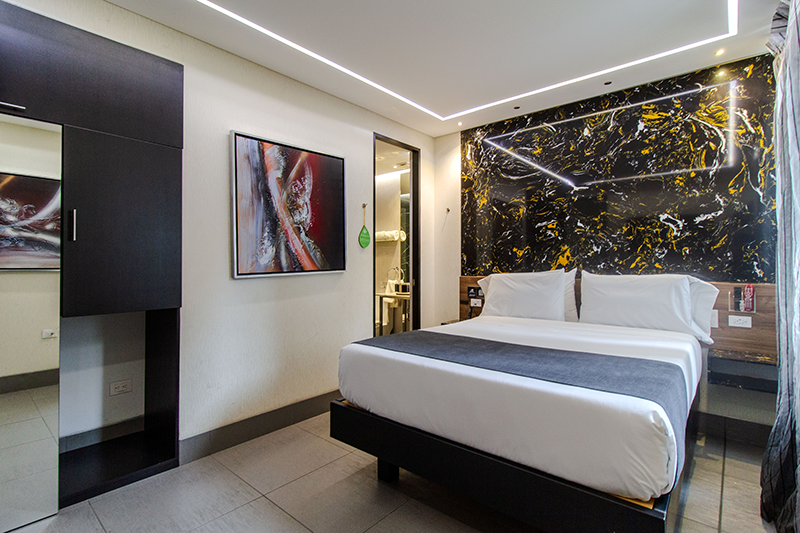 imperial-suite 402-room-bed-5